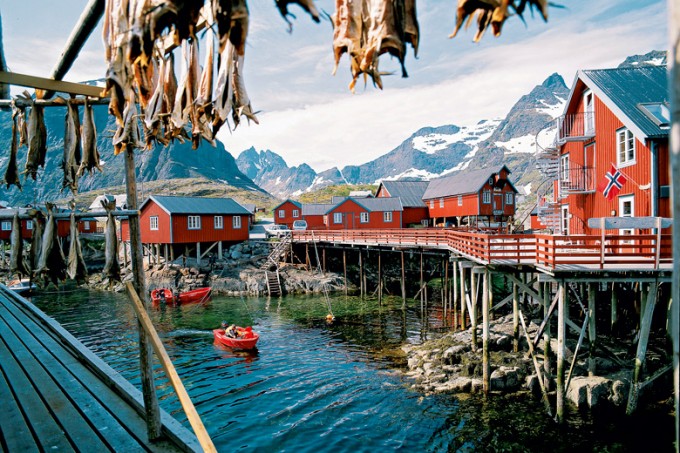 Typische Rorbuer (Fischerhütten) auf den Lofoten