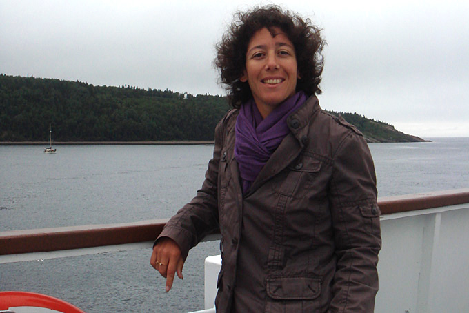 Valérie Herren sur le bateau pour l'observation des baleines à Tadoussac