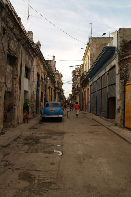 Rue latérale de la vieille ville de La Havane