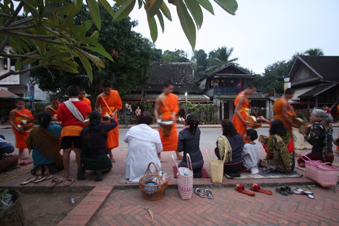 Almosengang der Mönche, Luang Prabang