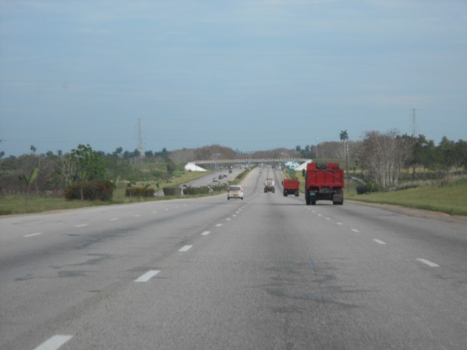 Auf der kubanischen Autobahn