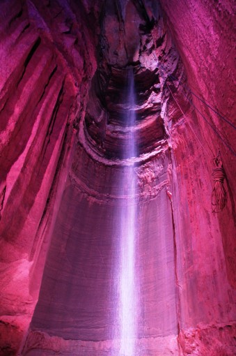 Amerikas höchster unterirdischer Wasserfall, die Ruby Falls