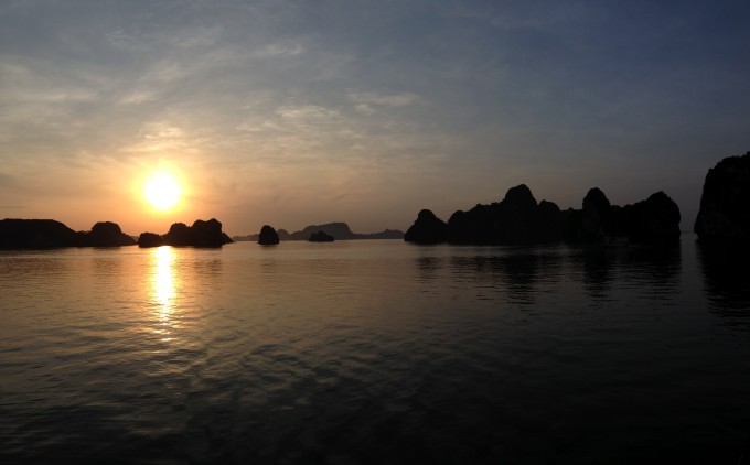 Sonnenaufgang in der Halong Bay