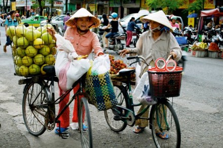 Aud den Strassen von Vietnam: Fliegende Strassenverkäuferinnen