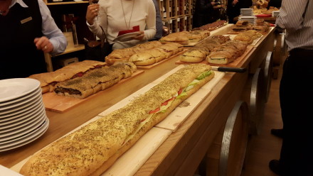 zwischen 6 verschiedene Sorten Focaccia Sandwiches konnten die Gäste auswählen.