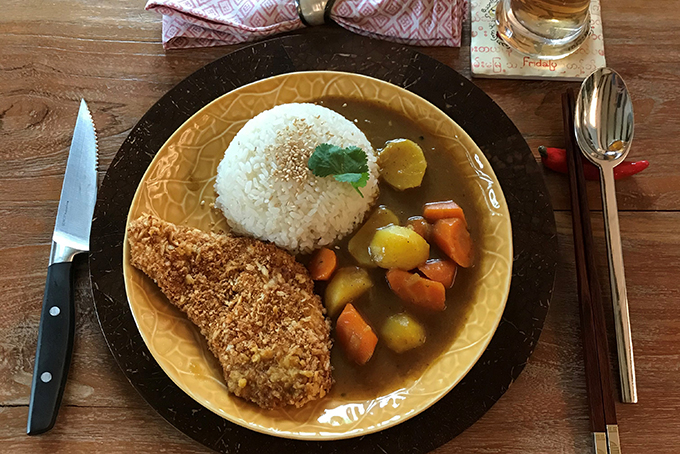 Voyage culinaire autour du monde: chicken Katsu curry (curry japonais avec escalope de poulet)