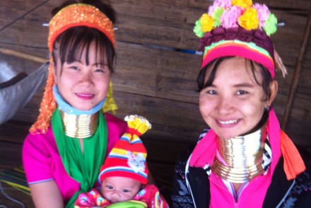 Thailänderinnen mit Baby