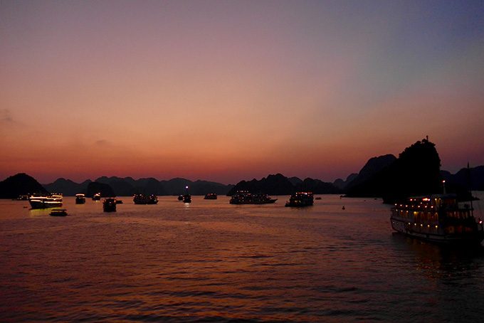 Sonnenuntergang in der Halong Bay