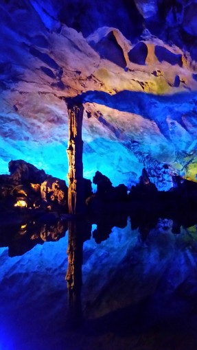 Schilfrohrflöten-Höhle