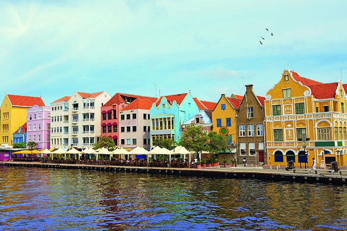 Bunte Häuserfront in der Hauptstadt Willemstad