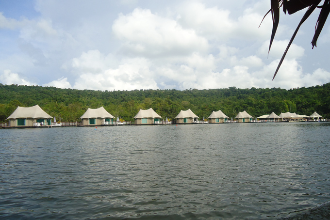 «4 Rivers Floating Lodge» - schwimmendes Resort