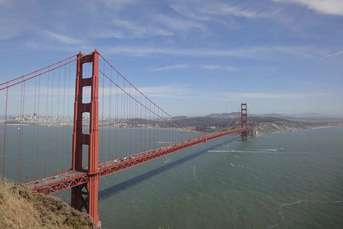 Golden Gate Bridge mit Sicht auf San Francisco