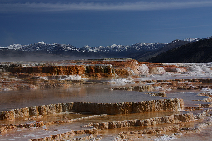 Bassin de concrétions dans le parc national de Yellowstone