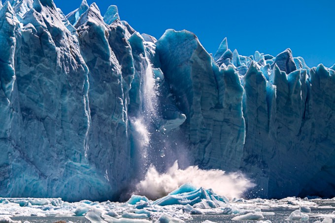 Abbrechender Eisblock Perito Moreno Gletscher