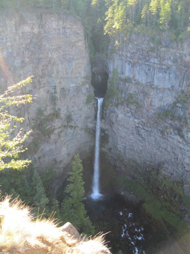 Les chutes Spahat, dans le parc de Wells Gray, hautes de 75 m