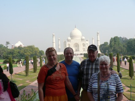 Vor dem Taj Mahal