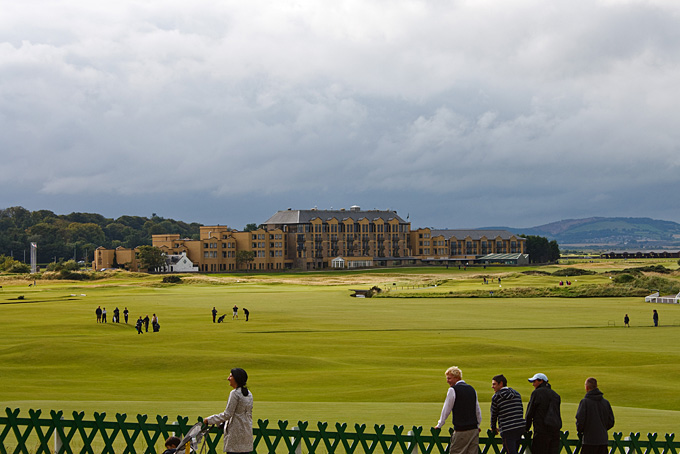 The Royal and Ancient St. Andrews' Golf Club (Copyright: Marc Climent @ flickr)