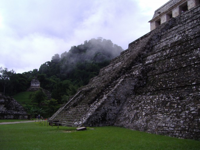 Palenque im Morgennebel