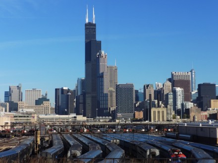 Ausblick von der Bahnhofsseite auf die Skyline von Chicago