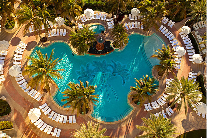 Der Pool des Loews Miami Beach Hotel (Photo Credit: Greater Miami Visitors & Convention Bureau)